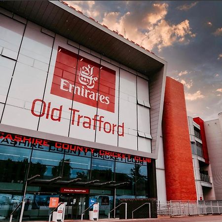 Bright & Modern 3 Bedroom Old Trafford Home Манчестър Екстериор снимка