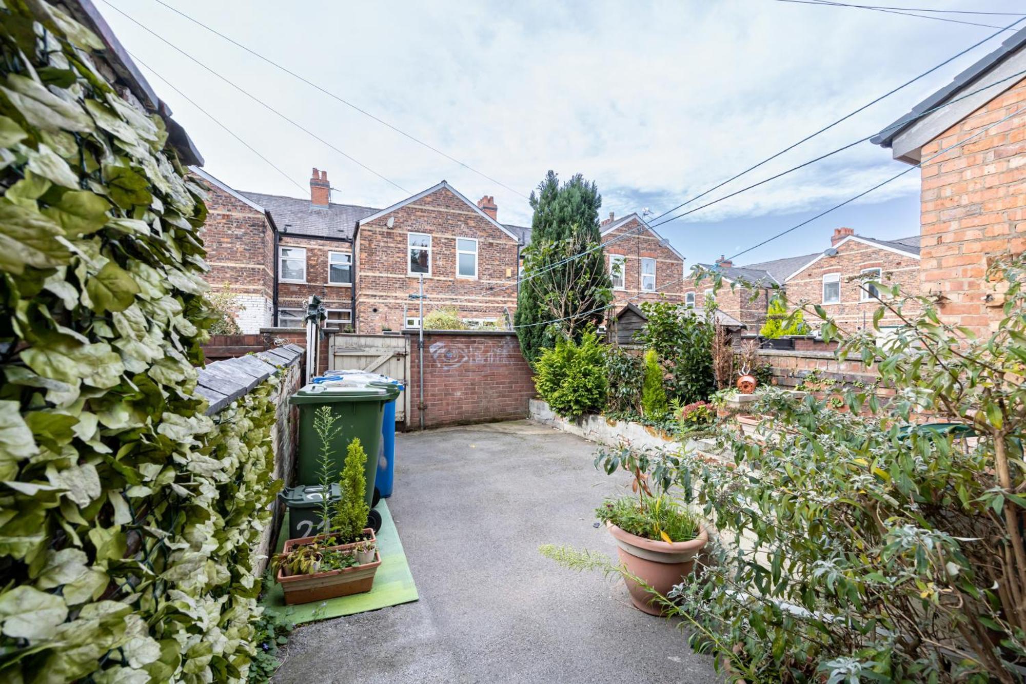 Bright & Modern 3 Bedroom Old Trafford Home Манчестър Екстериор снимка